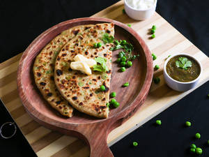 Paneer Hara Matar Paratha