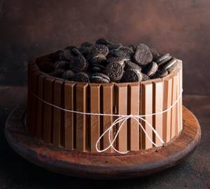 Oreo Kitkat Chocolate Eggless Cake