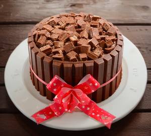 Kitkat Lover Chocolate Overload Cake