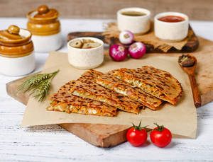 Chicken Keema Pizza Paratha