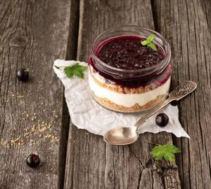 Black Currant Jar Cake [1 Jar, 1 Piece]