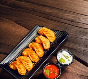 Butter chicken steamed momos