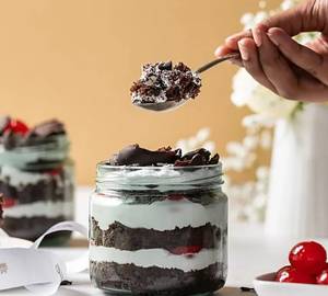 Black forest jar cake [1 Jar, 1 Piece]
