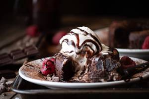 Choco Lava Sundae Ice Cream Vanilla Ice Cream