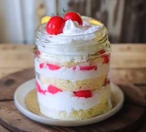 White Forest Jar Cake [1 Jar, 1 Piece]