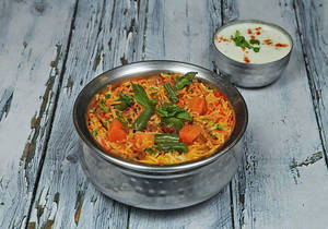 Veg Biryani With Raita