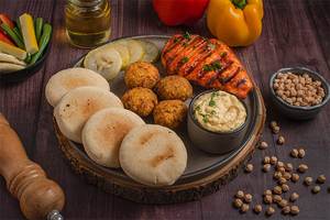 Grilled Chicken Breast, Hummus With Whole Wheat Pitta