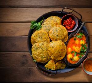 Ajwain Puri With Sabji (6 Pcs)