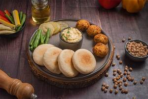 Classic Hummus With Whole Wheat Pita Bread