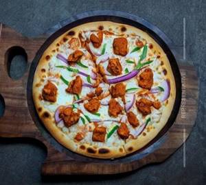 Chicken tikka pizza