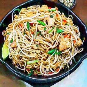 Indo Chicken Hakka Noodles