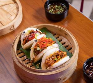 Chicken Chilli Bao 4Pcs [270 Gms ]