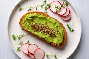 Avocado And Garlic Butter Rye Toast (High Fibre)