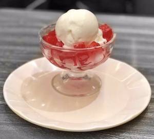 Gulab Jamun With Ice Cream