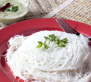 Idiyappam 5 Pcs with Vada Curry
