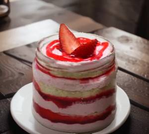 Strawberry jar cake