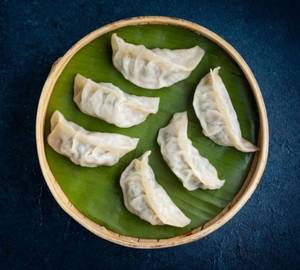 Veg Momos [6 Pieces]