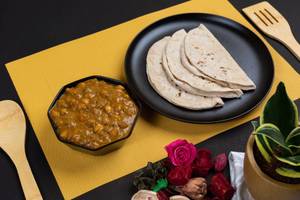 Chole Masala & 3 Chapati