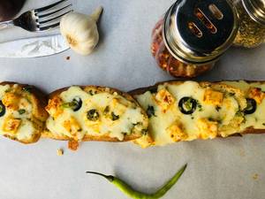 Paneer Garlic Bread - 4 Pcs