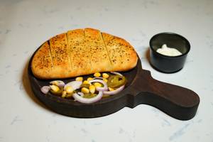 Paneer Tikka Stuffed Garlic Bread