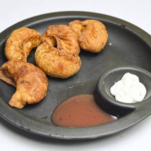 Veg Fried Momos [6 Pieces]