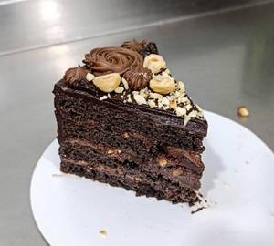 Belgian Hazelnut Crunch Cake Slice (1)
