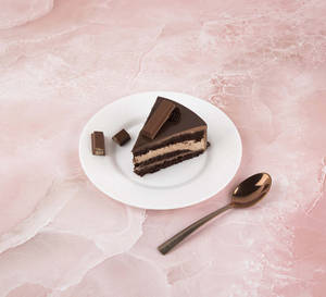 Kitkat Cake Slice.