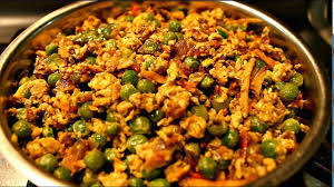 Egg and peas fry