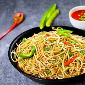 Egg Hakka Noodles