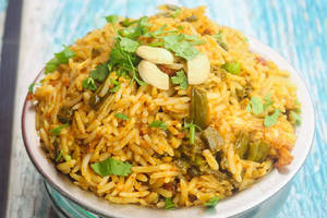 Veg Biryani With Raita