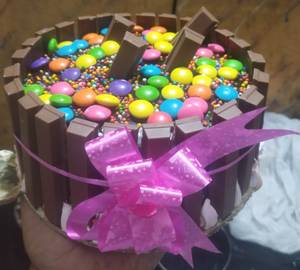 Eggless Kitkat Cake