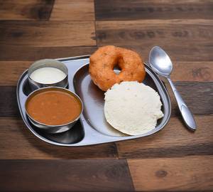 Idli & medu vada [1 each]