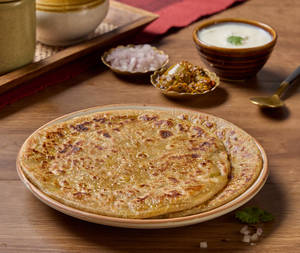 Aloo Paratha (2 pcs) with Dahi