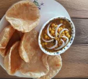 6 Puri with Aloo Soyabean Sabji [ 250 ml]