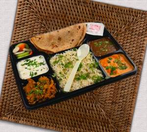 Punjabi paneer thali serves 1