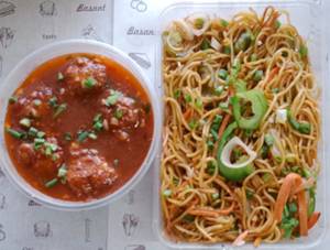 Veg Noodles+ Manchurian Gravy (Single Person)
