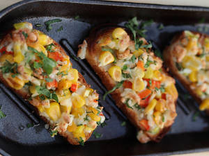 Spicy Supreme Garlic Bread With Cheese