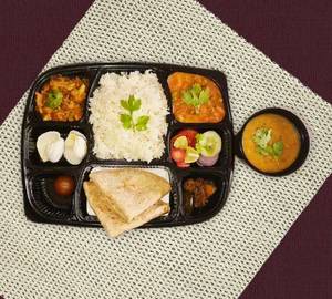 Rojana thali serves 1