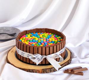Eggless Kitkat Chocolate Cake
