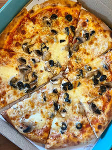 Mushroom Olive Pizza [Regular]