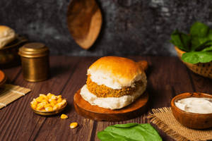 Spinach Corn Vadapav With Cheese