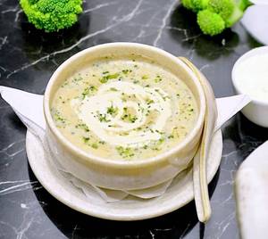 Cream Of Broccoli And Almond Soup