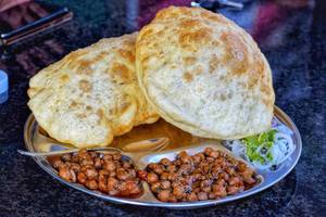 Chole Bhature 2 Pcs