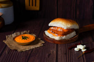 Paneer Vadapav With Cheese