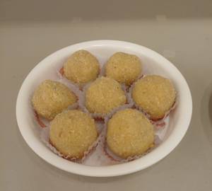 Pandhari Laddu (Suji)