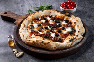 Sundried Tomatoes And Caper Pizza