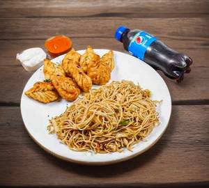 Paneer Fried Momos [8 Pcs] With Veg Chowmein And Coke [250 Ml]                                                       