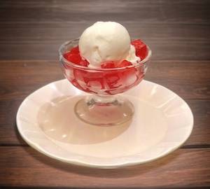 Jelly With Strawberry Ice Cream