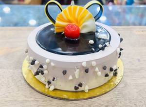Cream Chocochip Cake (450 Grams)                                                        