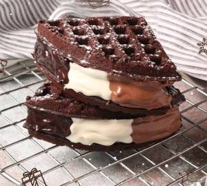 Tripple chocolate waffle